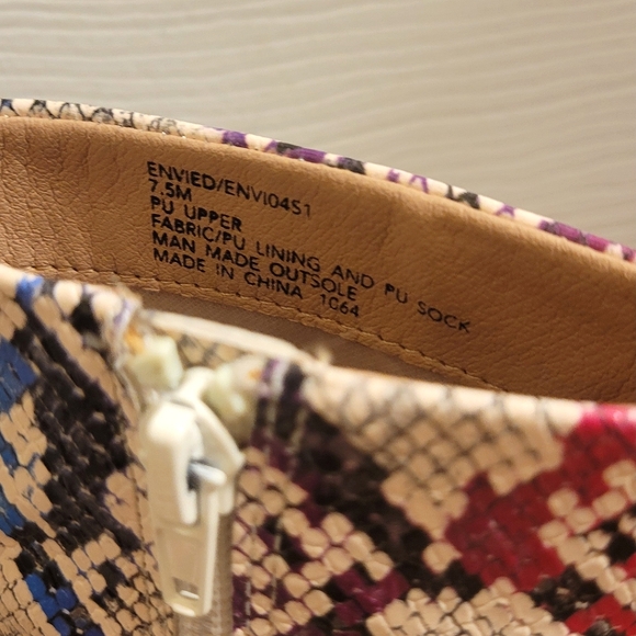 Steve Madden Envied Block Heeled Booties - Picture 9 of 9